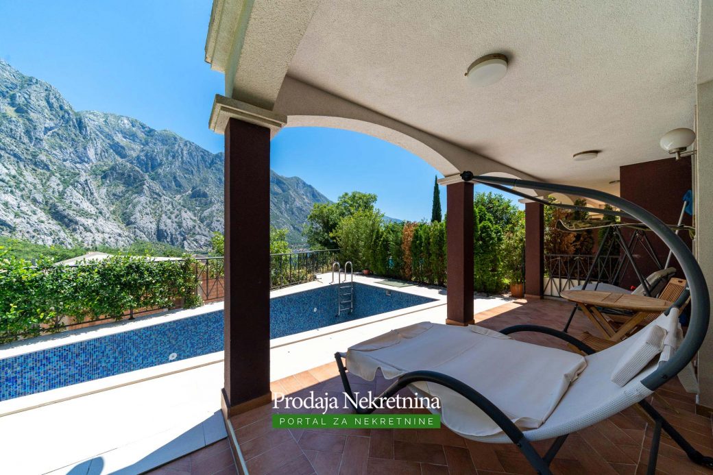 Three bedroom apartment in Kotor Bay