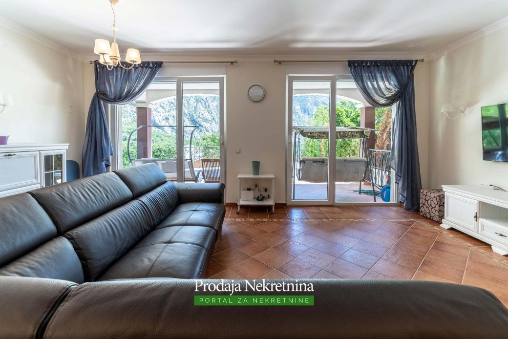 Three bedroom apartment in Kotor Bay