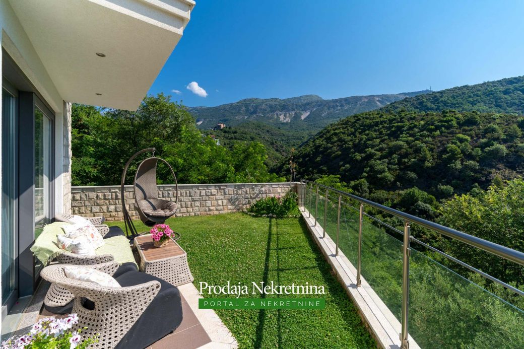 Three bedroom apartment for sale in Budva