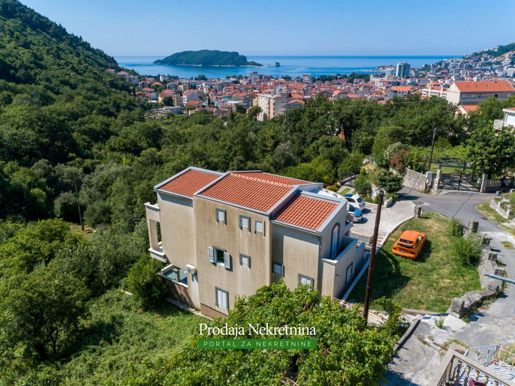 Prodaje se vila u Budvi