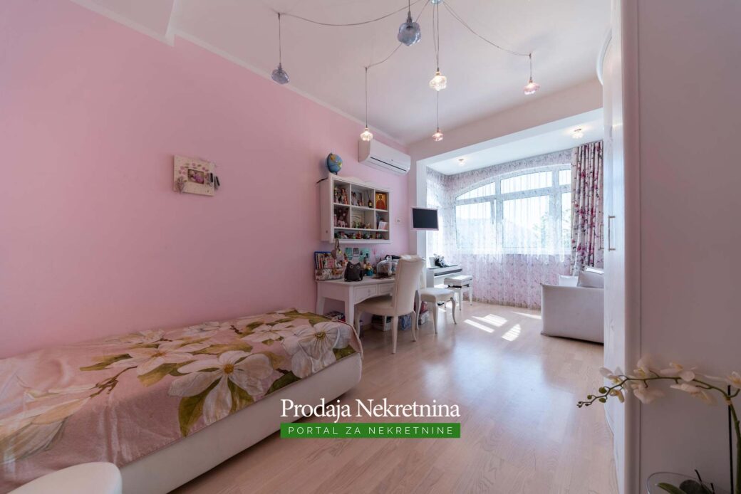 Apartman sa bazenom u Becicima