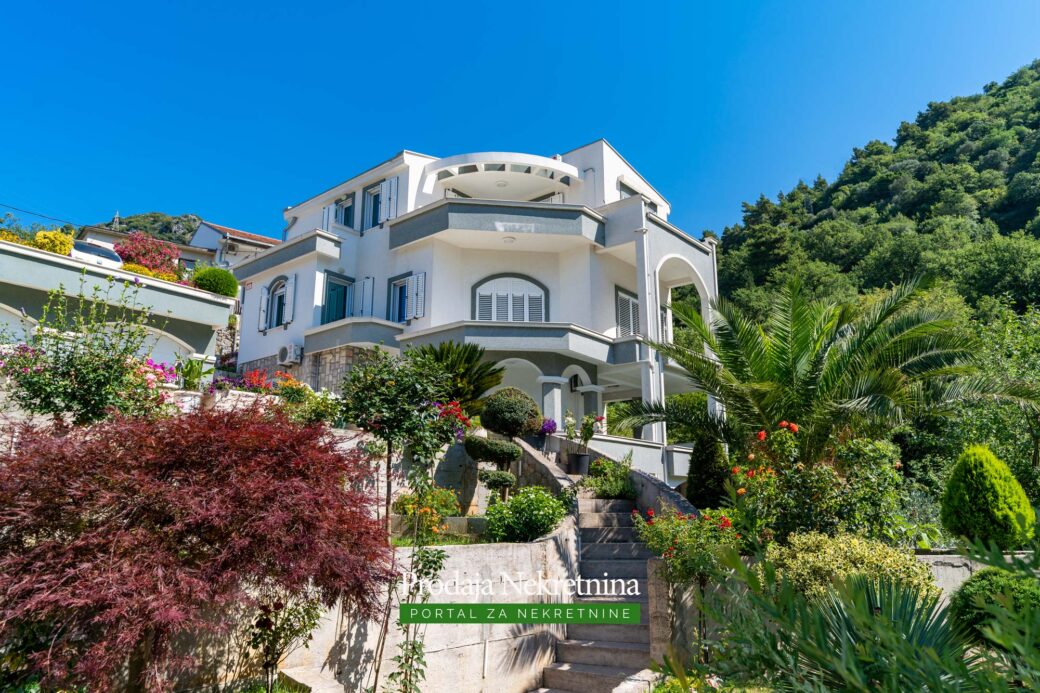 Villa for sale in Budva