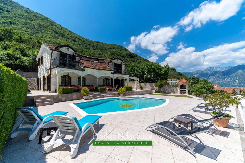 Villas-with-swimming-pool-for-sale-in-Bay-of-Kotor (1)