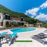 Villas-with-swimming-pool-for-sale-in-Bay-of-Kotor (1)