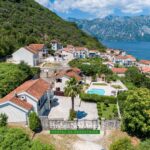 Villas-with-swimming-pool-for-sale-in-Bay-of-Kotor (13)