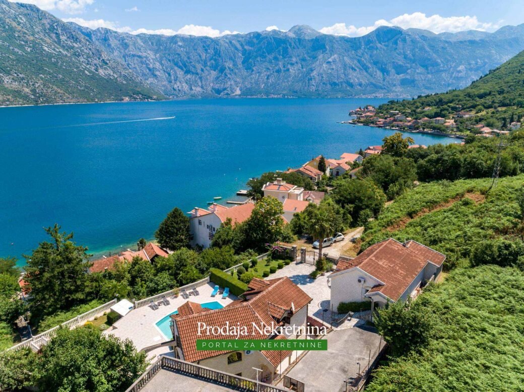 Villas-with-swimming-pool-for-sale-in-Bay-of-Kotor (19)