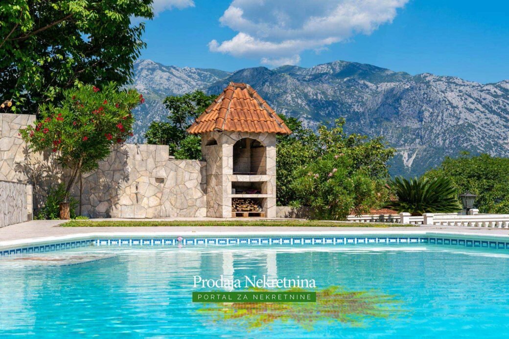 Villas-with-swimming-pool-for-sale-in-Bay-of-Kotor (25)