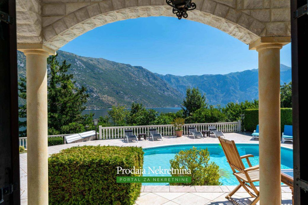 Villas-with-swimming-pool-for-sale-in-Bay-of-Kotor (28)