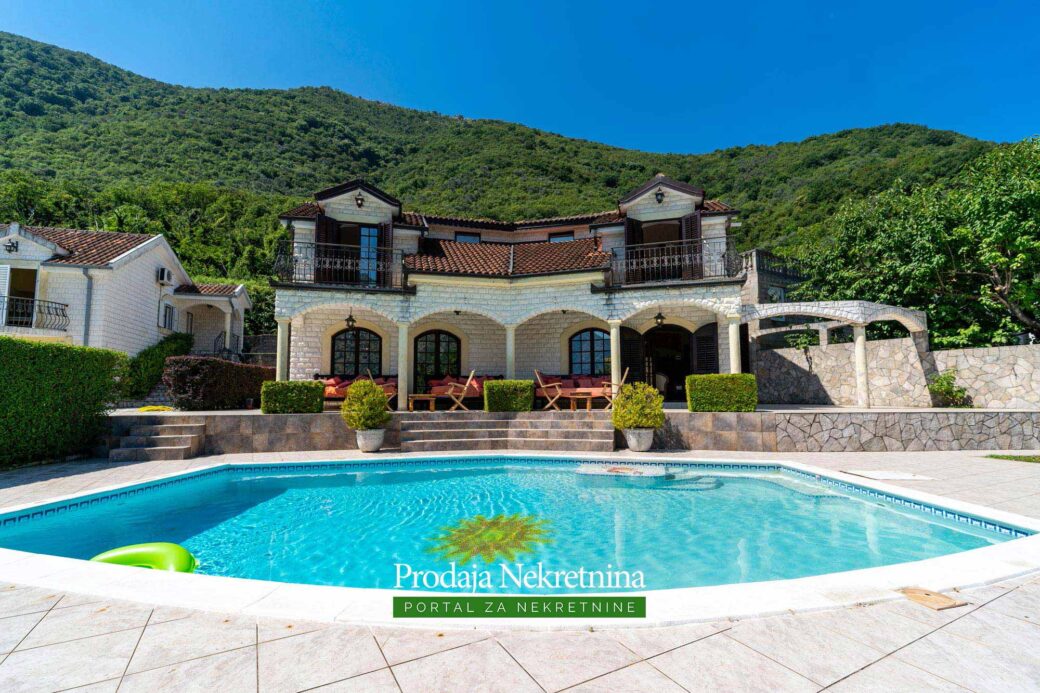 Villas-with-swimming-pool-for-sale-in-Bay-of-Kotor (31)