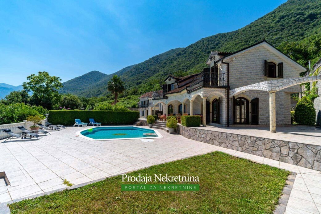 Villas-with-swimming-pool-for-sale-in-Bay-of-Kotor (33)