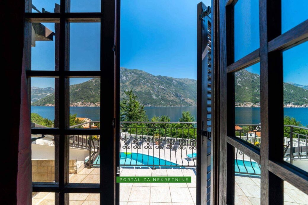 Villas-with-swimming-pool-for-sale-in-Bay-of-Kotor (46)