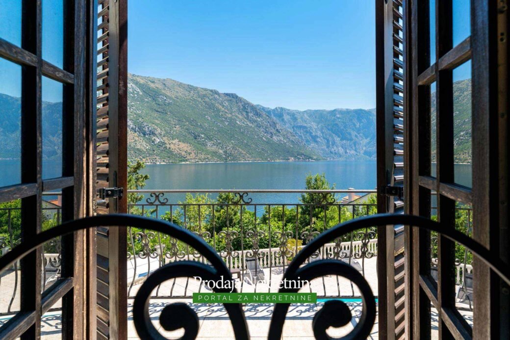 Villas-with-swimming-pool-for-sale-in-Bay-of-Kotor (53)