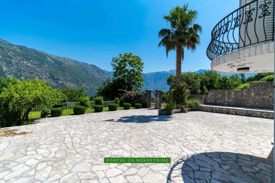 Villas-with-swimming-pool-for-sale-in-Bay-of-Kotor (57)
