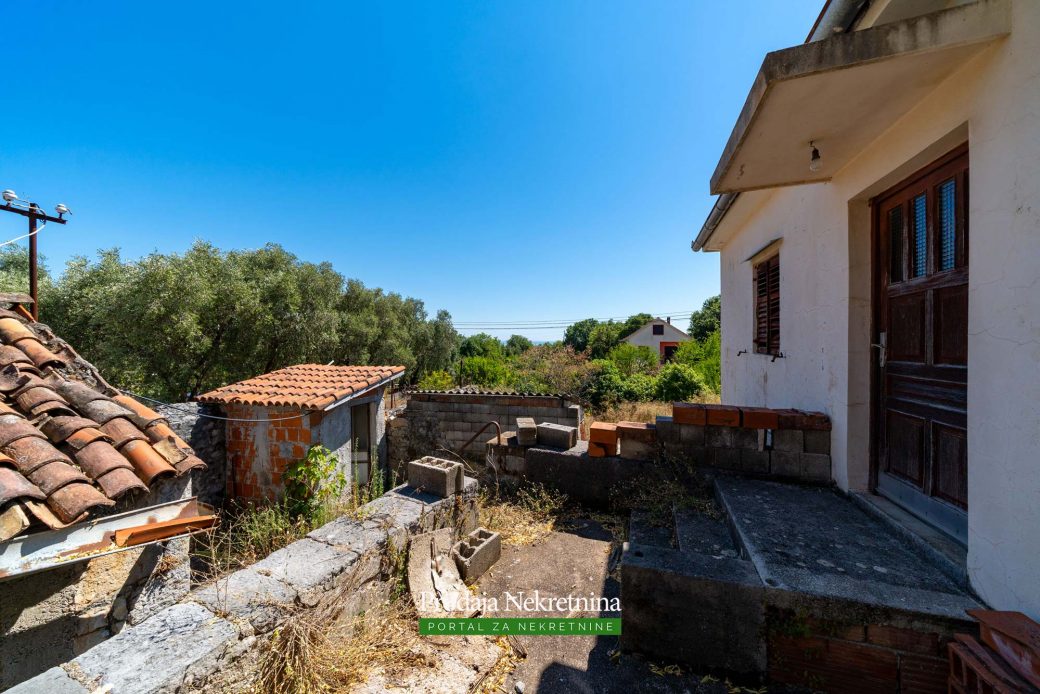 Land for sale in Lustica