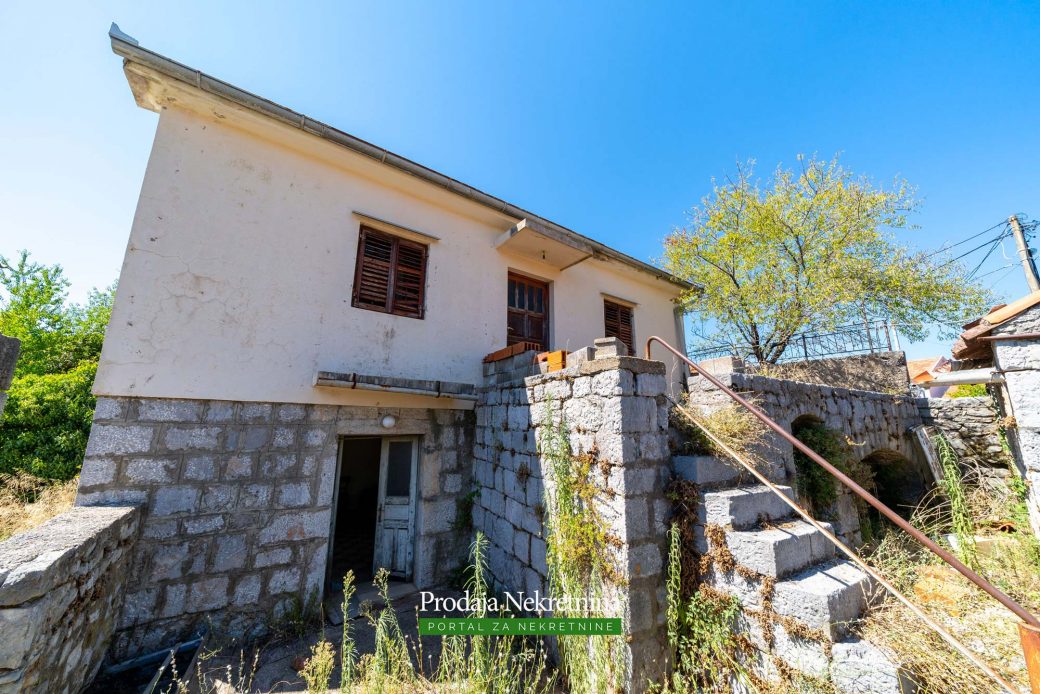 Land for sale in Lustica