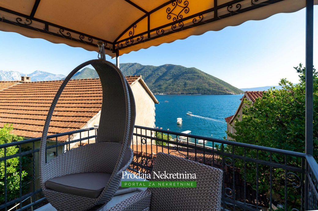 Apartment for sale in Perast