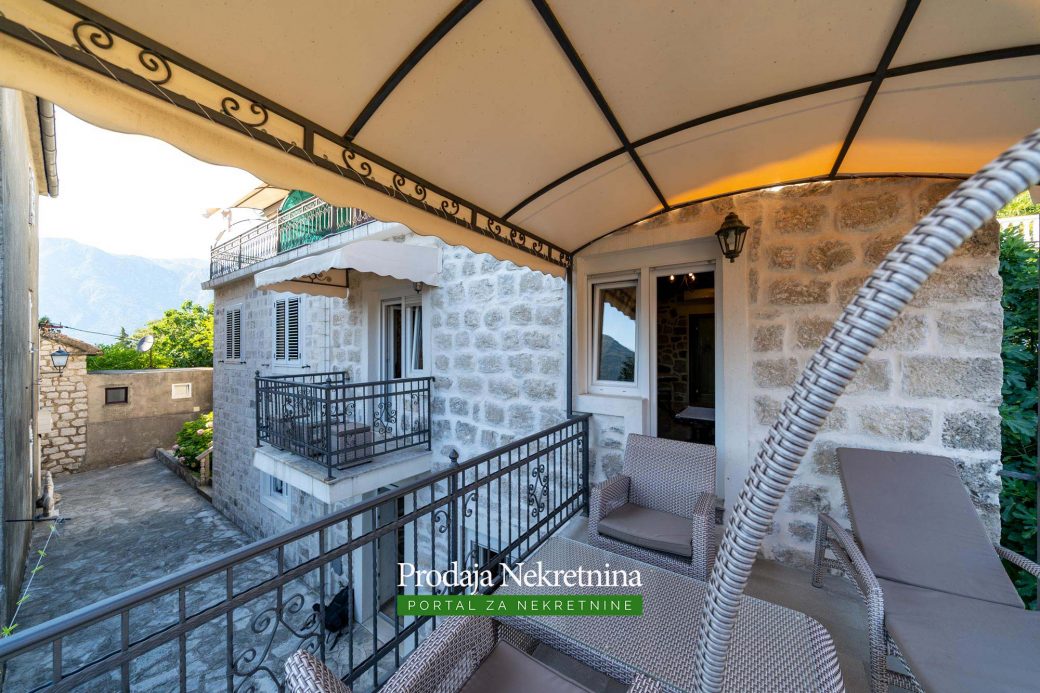 Apartment for sale in Perast