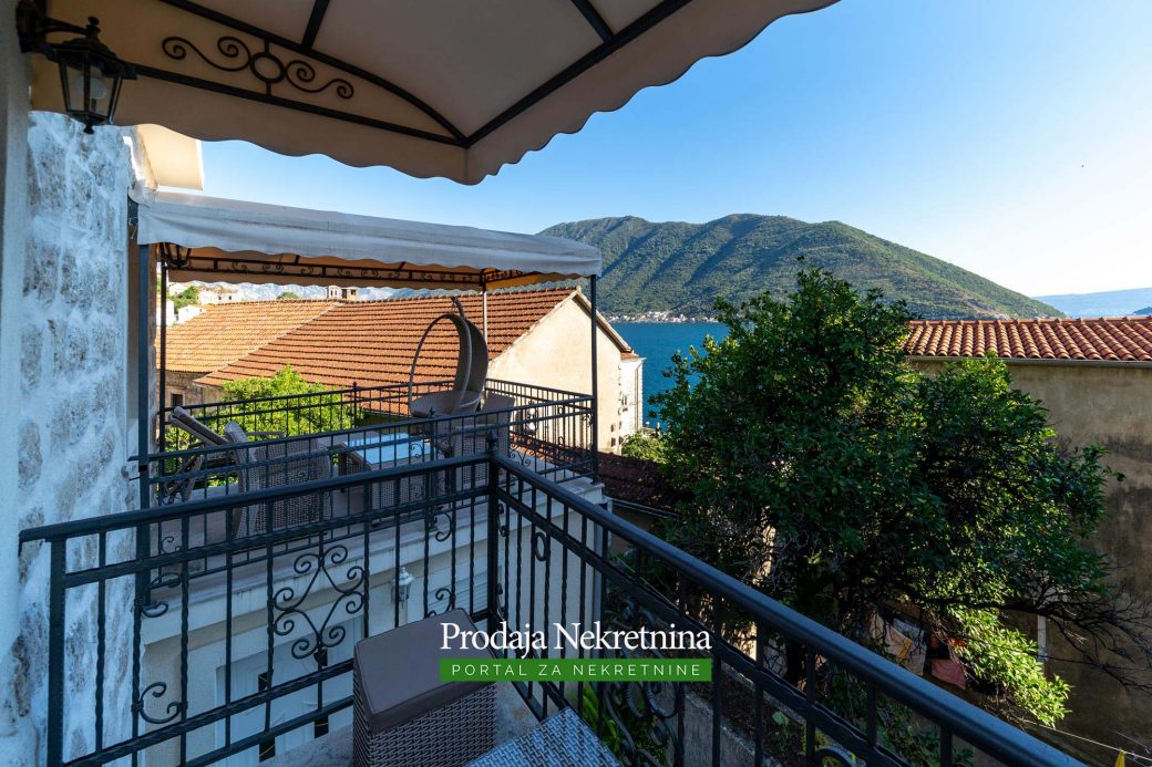 Apartment for sale in Perast