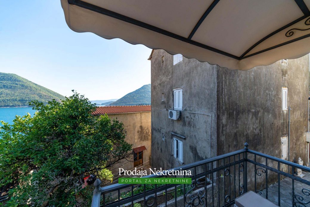 Apartment for sale in Perast