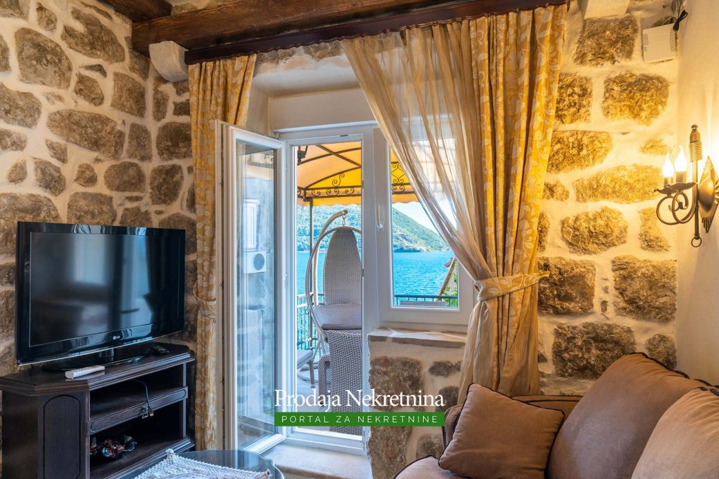 Apartment for sale in Perast