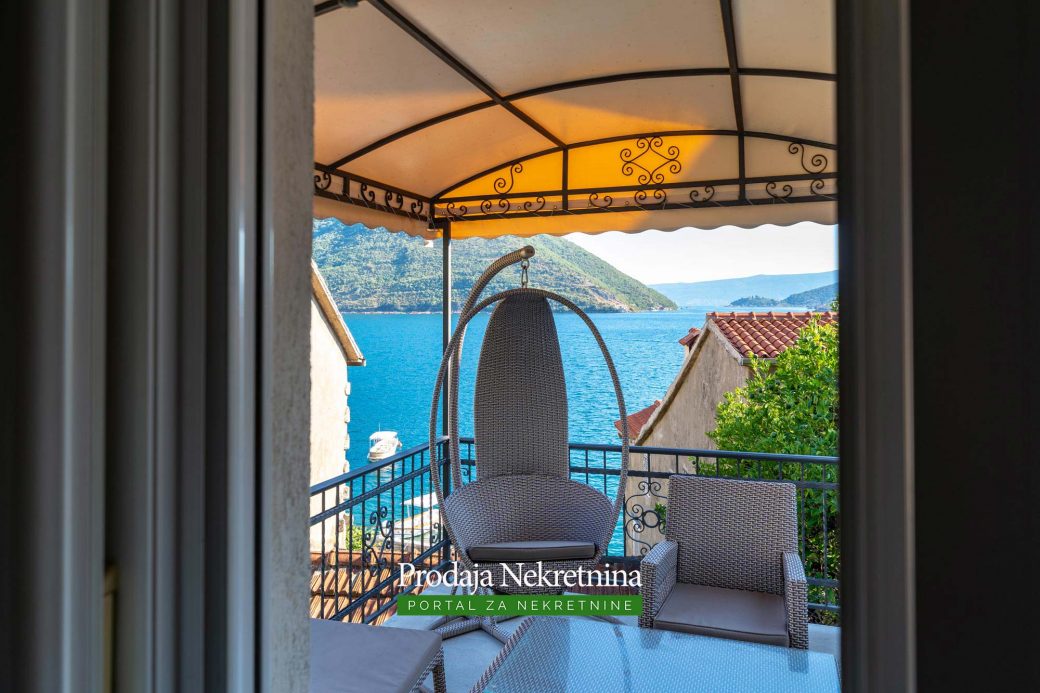 Apartment for sale in Perast