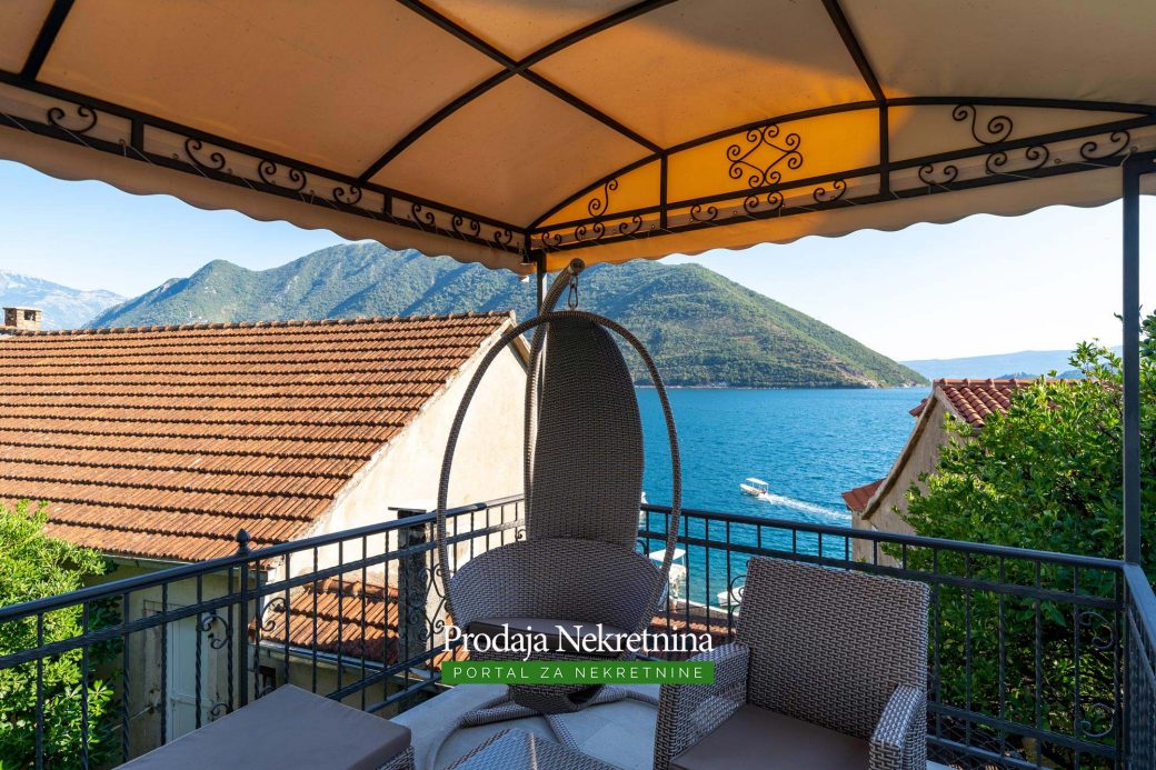 Apartment for sale in Perast