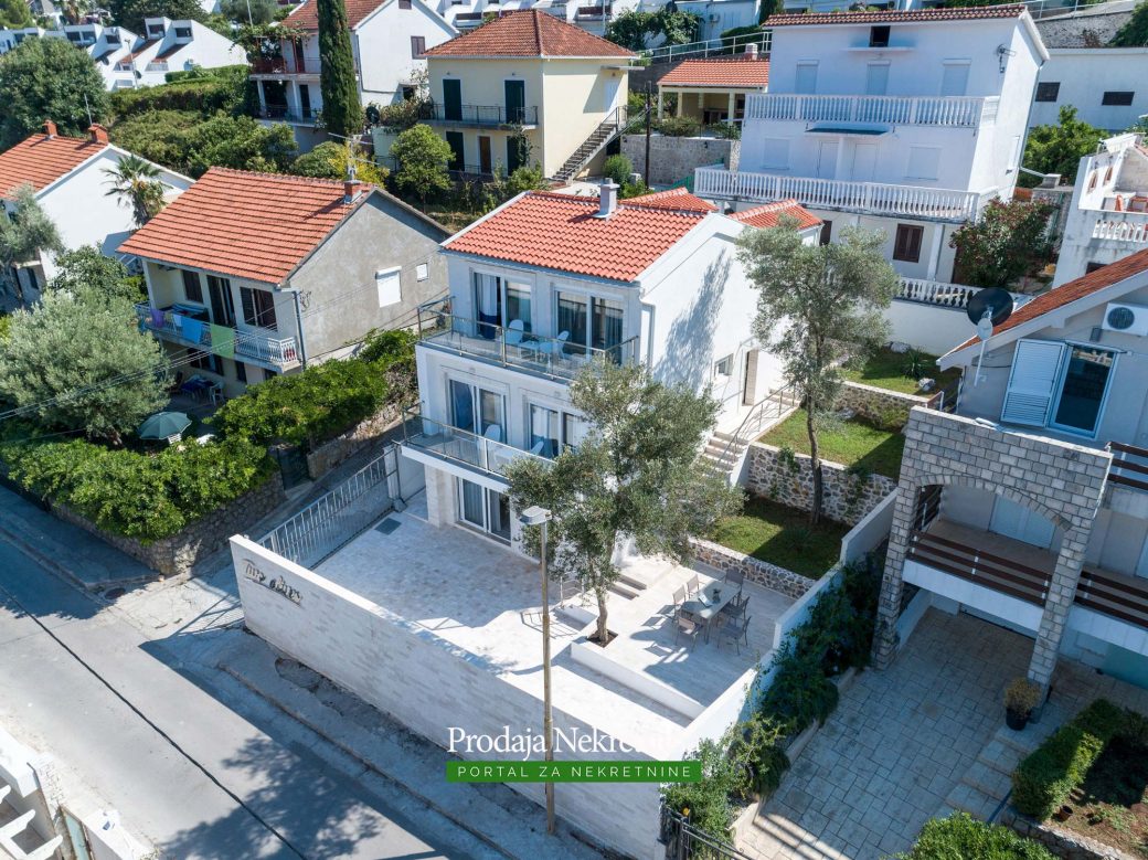 Villa for sale in Tivat