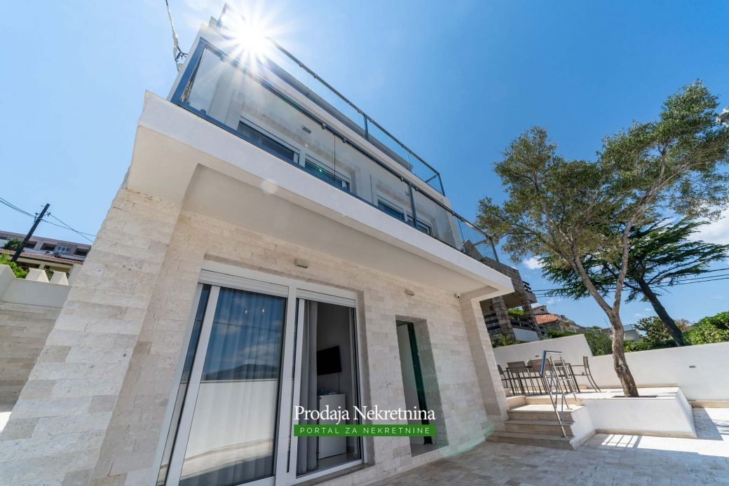 Villa for sale in Tivat