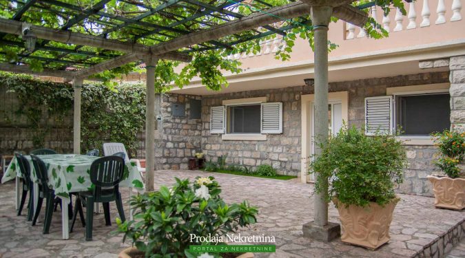 House for sale in Lustica