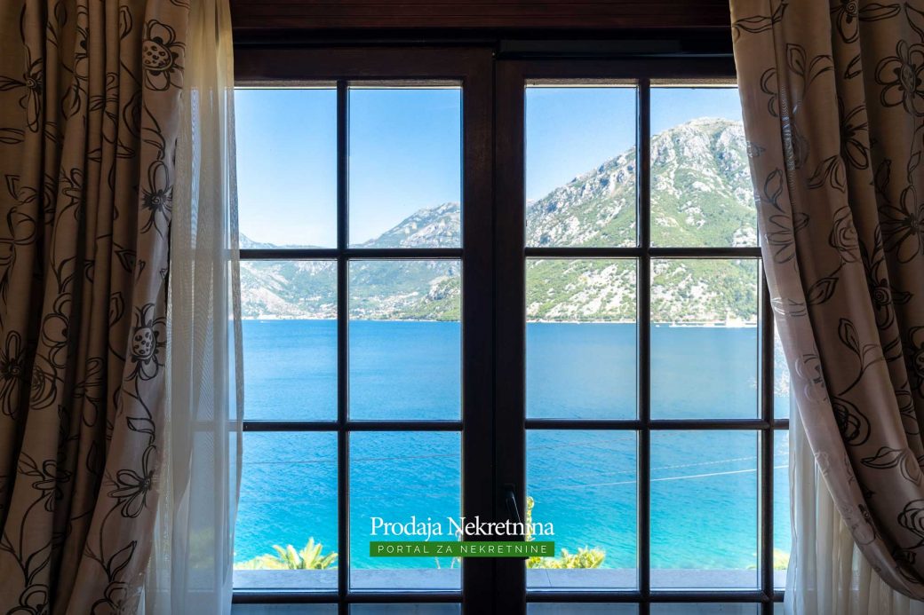 Luxury house for sale in Bay of Kotor