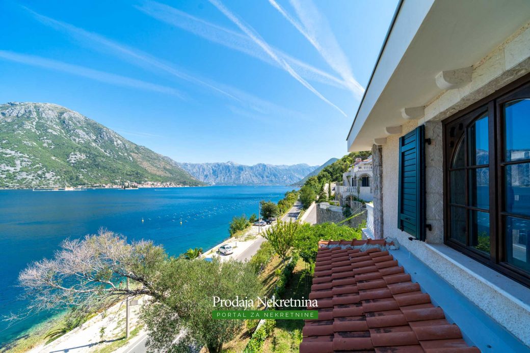 Luxury house for sale in Bay of Kotor