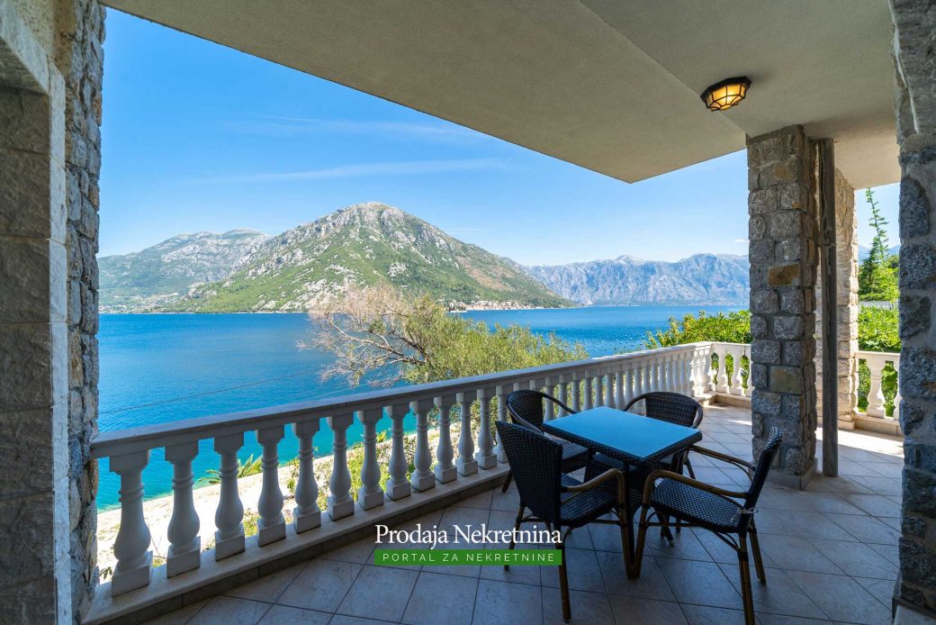 Luxury house for sale in Bay of Kotor