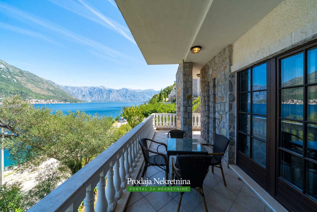 Luxury house for sale in Bay of Kotor