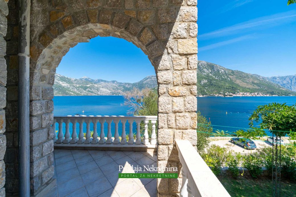 Luxury house for sale in Bay of Kotor