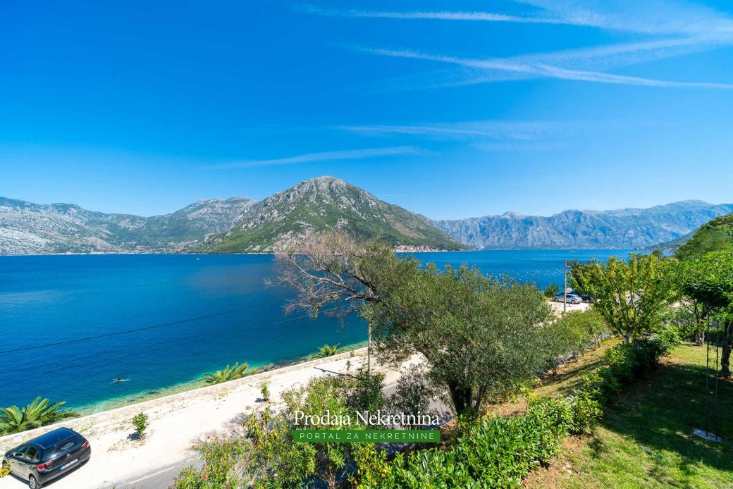 Luxury house for sale in Bay of Kotor