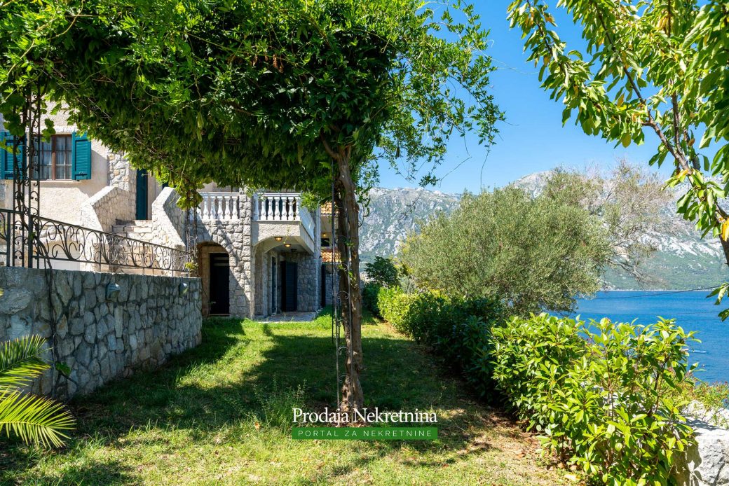 Luxury house for sale in Bay of Kotor