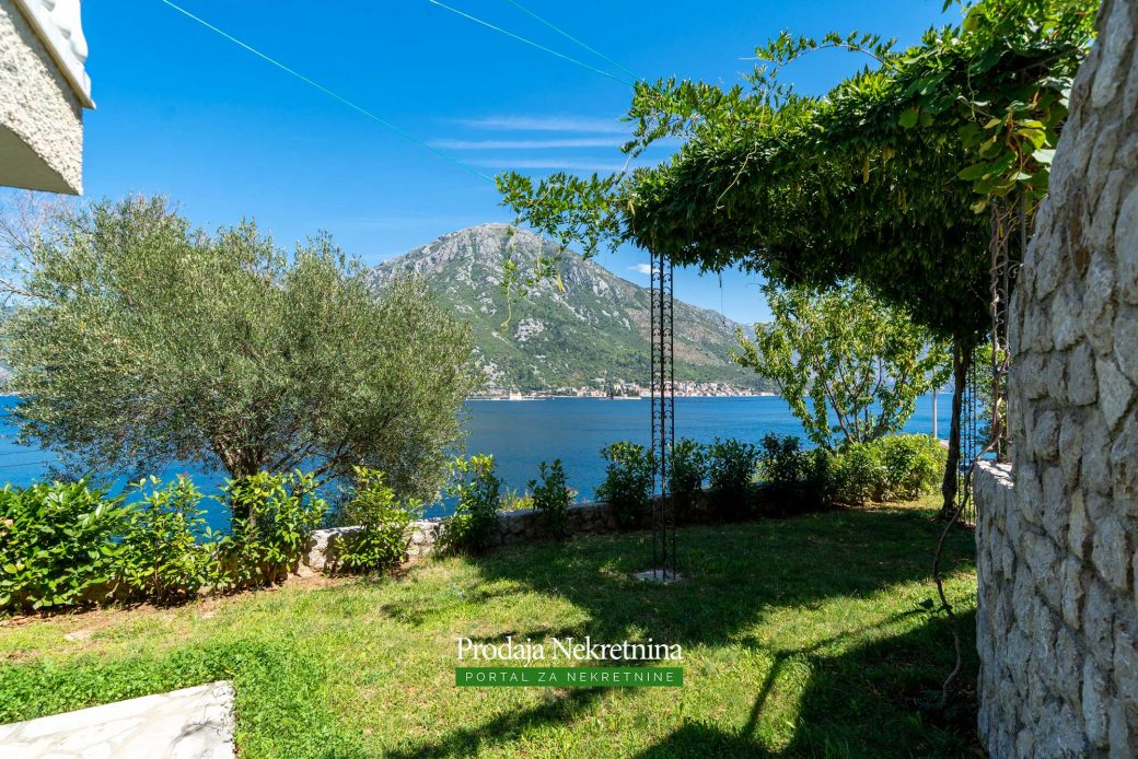 Luxury house for sale in Bay of Kotor