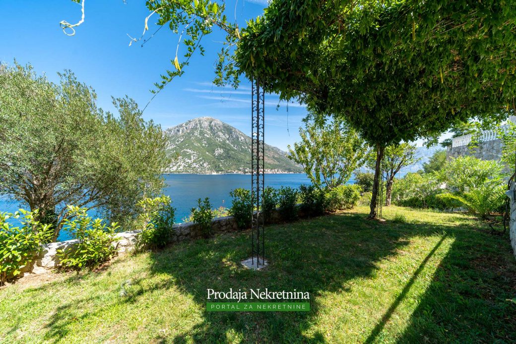 Luxury house for sale in Bay of Kotor