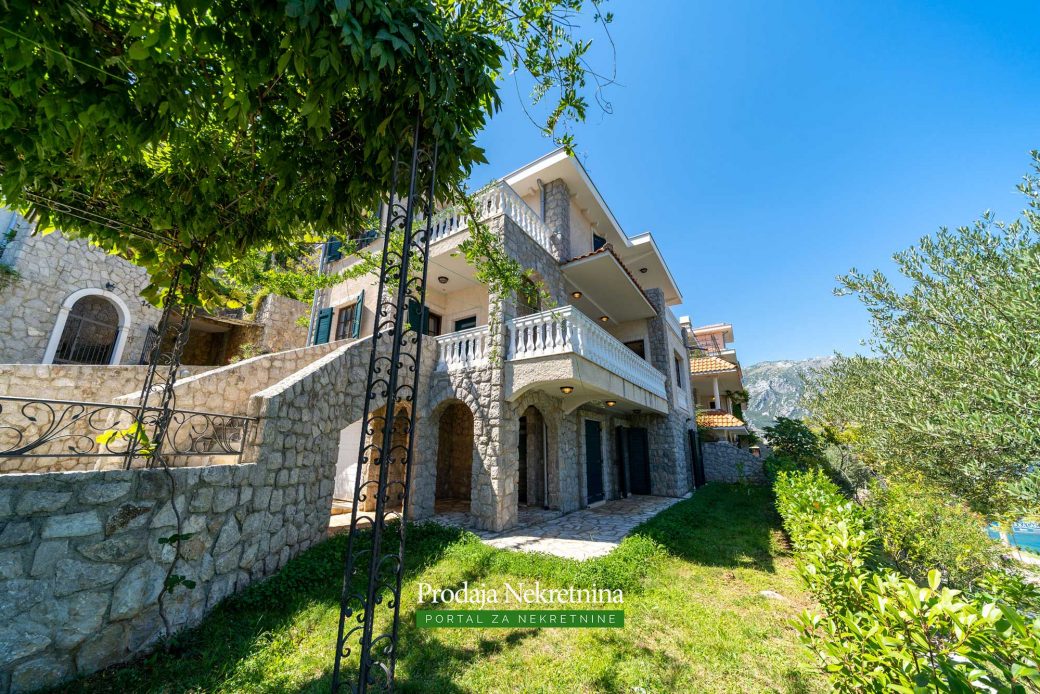 Luxury house for sale in Bay of Kotor