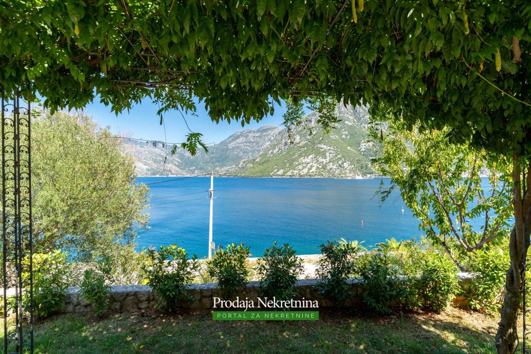 Luxury house for sale in Bay of Kotor