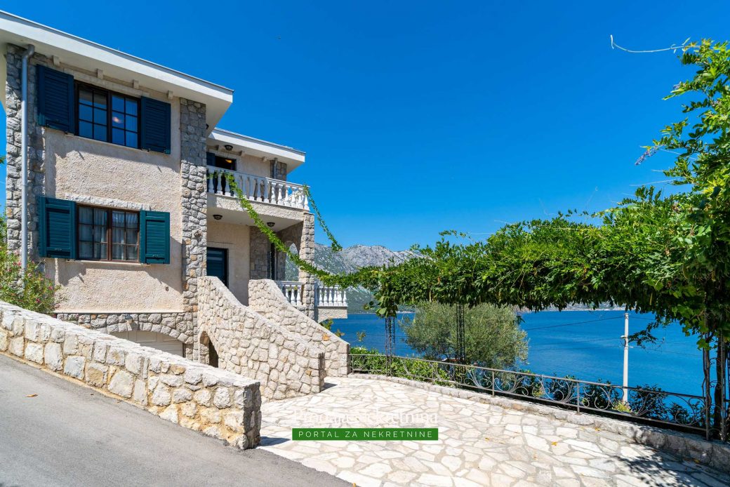 Luxury house for sale in Bay of Kotor