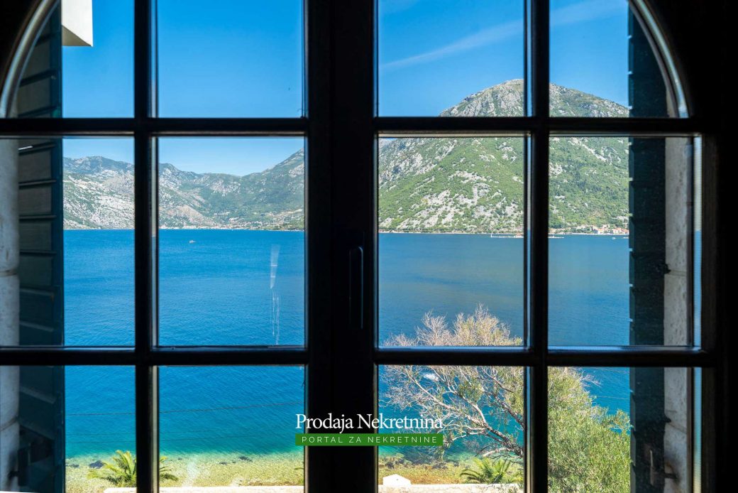 Luxury house for sale in Bay of Kotor