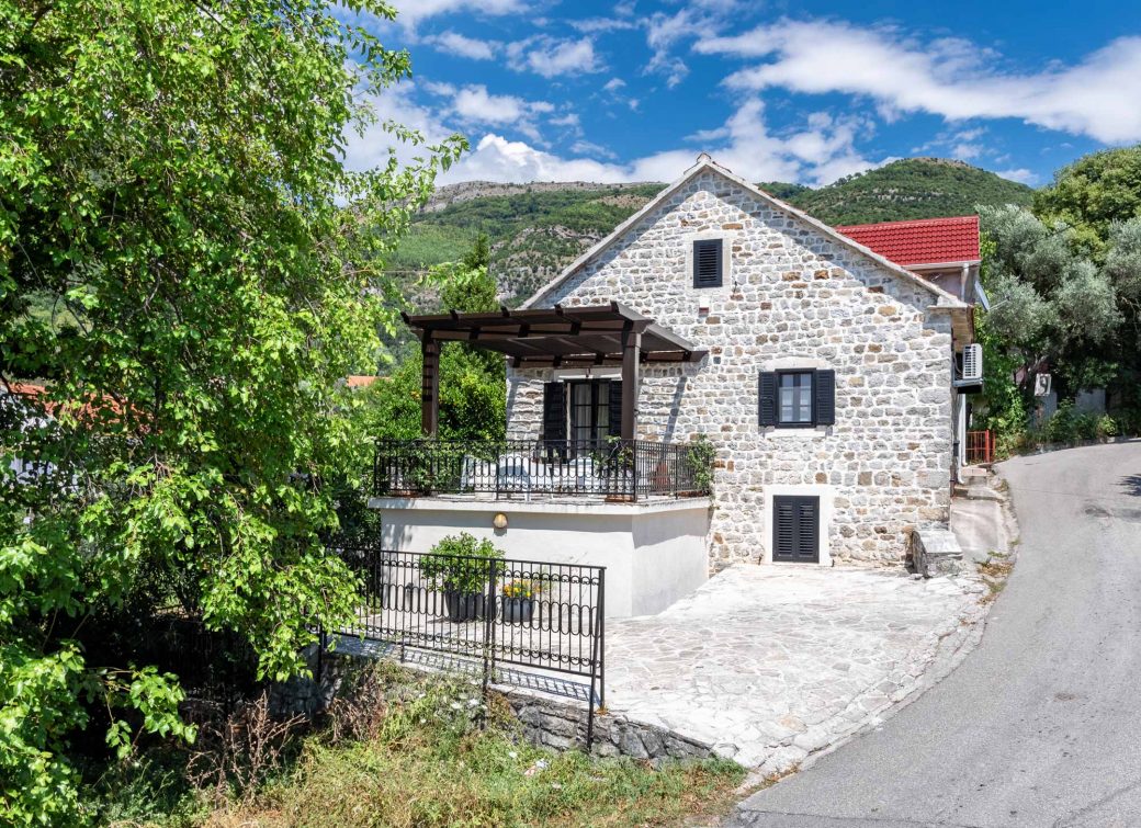 Renovated stone house for sale in Tivat