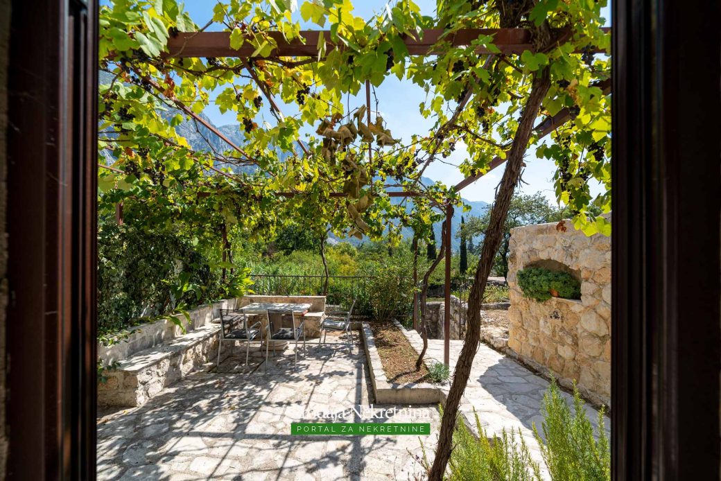 Stone house for sale in Bay of Kotor