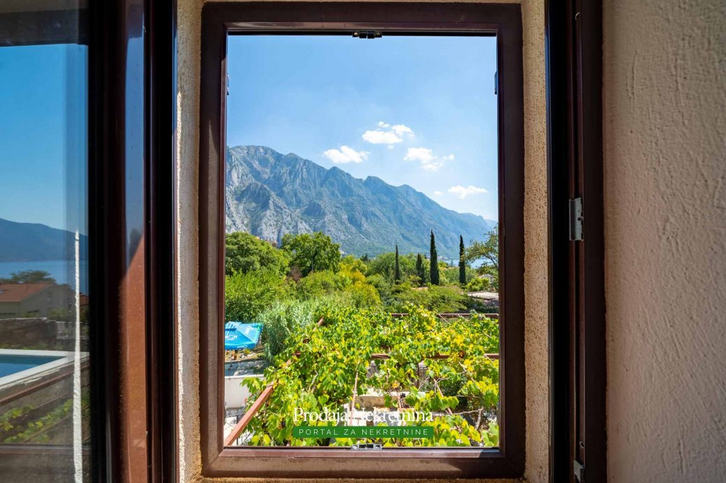 Stone house for sale in Bay of Kotor