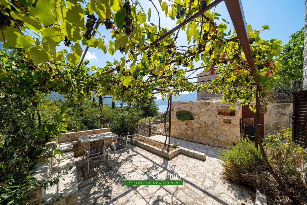 Stone house for sale in Bay of Kotor
