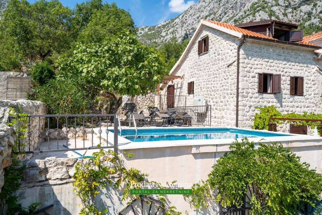Stone house for sale in Bay of Kotor