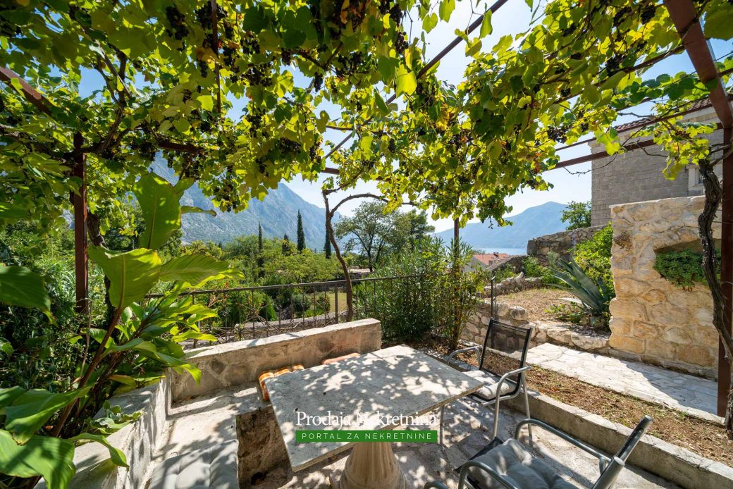 Stone house for sale in Bay of Kotor