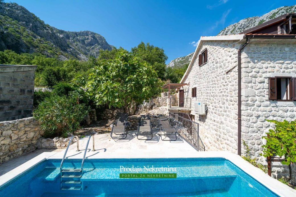 Stone house for sale in Bay of Kotor