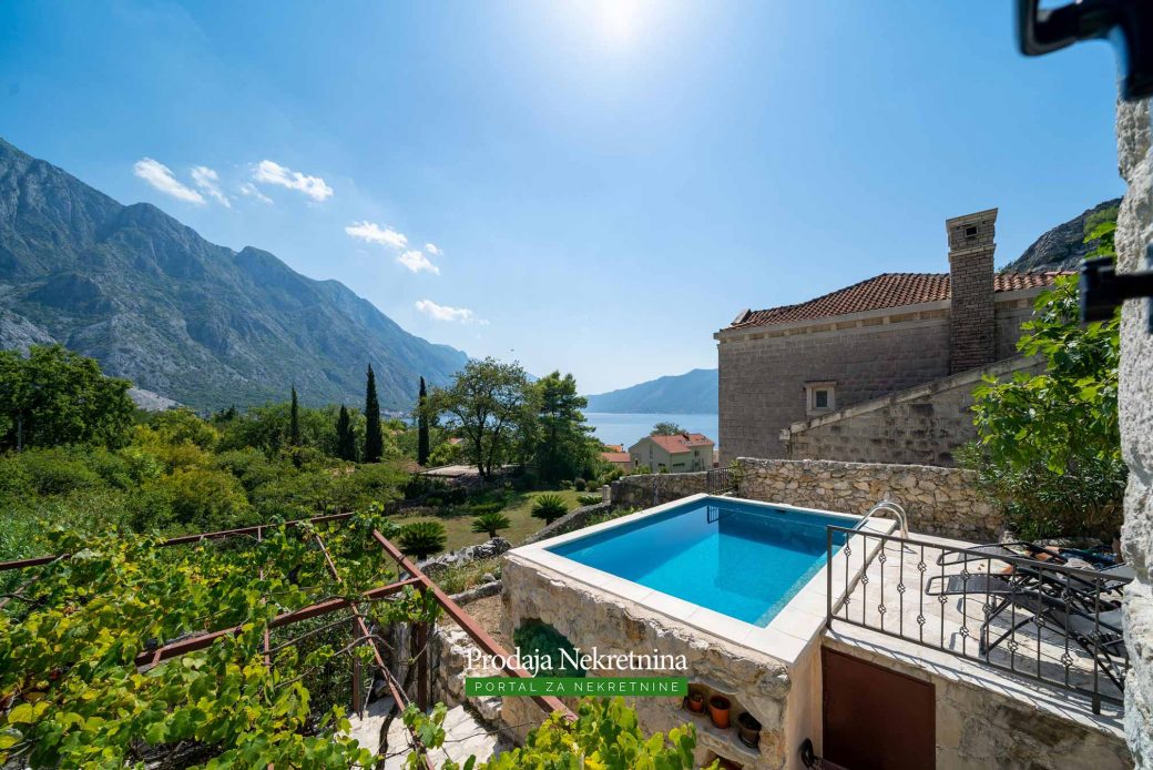 Stone house for sale in Bay of Kotor